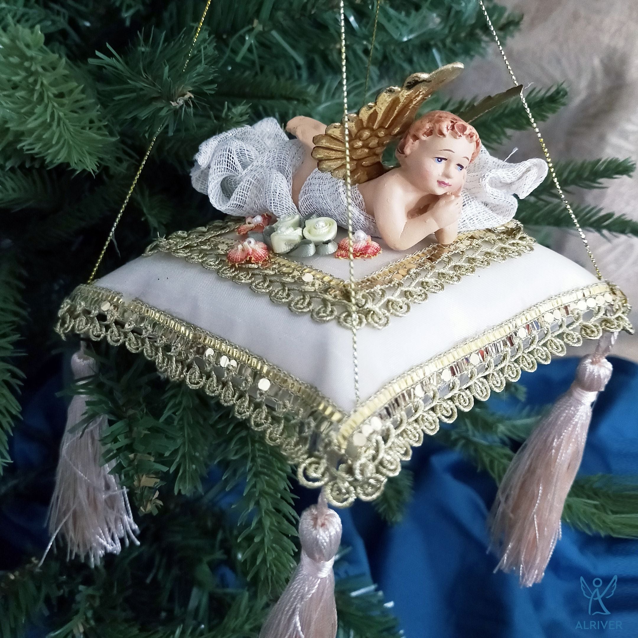 HARIEL CHERUB BEIGE PILLOW ORNAMENT